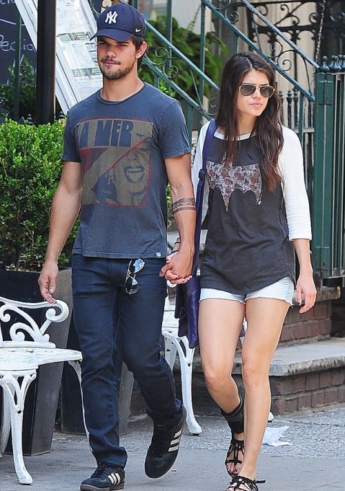 Team Jacob λαμβάνει; O Taylor Lautner μας συστήνει επιτέλους το κορίτσι του