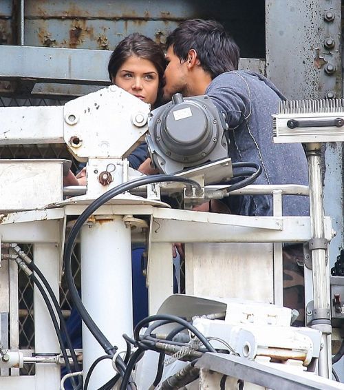 Team Jacob λαμβάνει; O Taylor Lautner μας συστήνει επιτέλους το κορίτσι του
