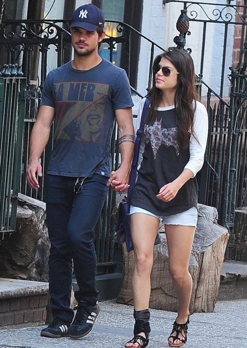 Team Jacob λαμβάνει; O Taylor Lautner μας συστήνει επιτέλους το κορίτσι του
