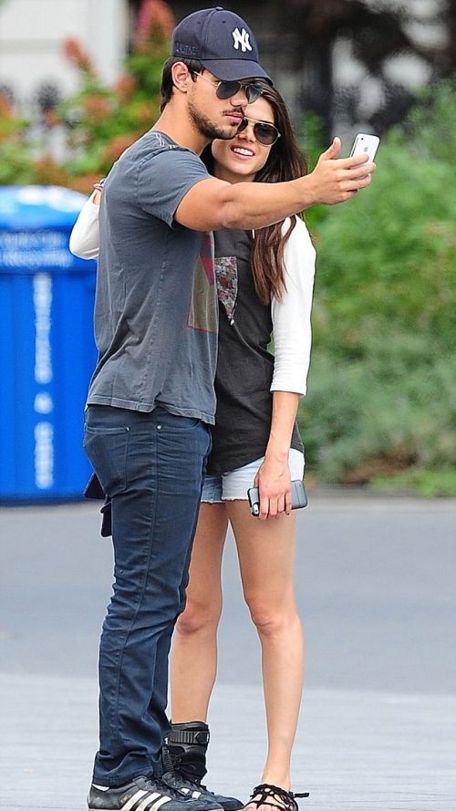 Team Jacob λαμβάνει; O Taylor Lautner μας συστήνει επιτέλους το κορίτσι του