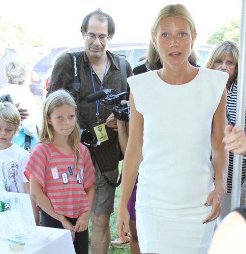 Το μήλο κάτω από τη μηλιά: Αναγνωρίζετε ποιας superstar είναι κόρη το κοριτσάκι της φωτογραφίας;