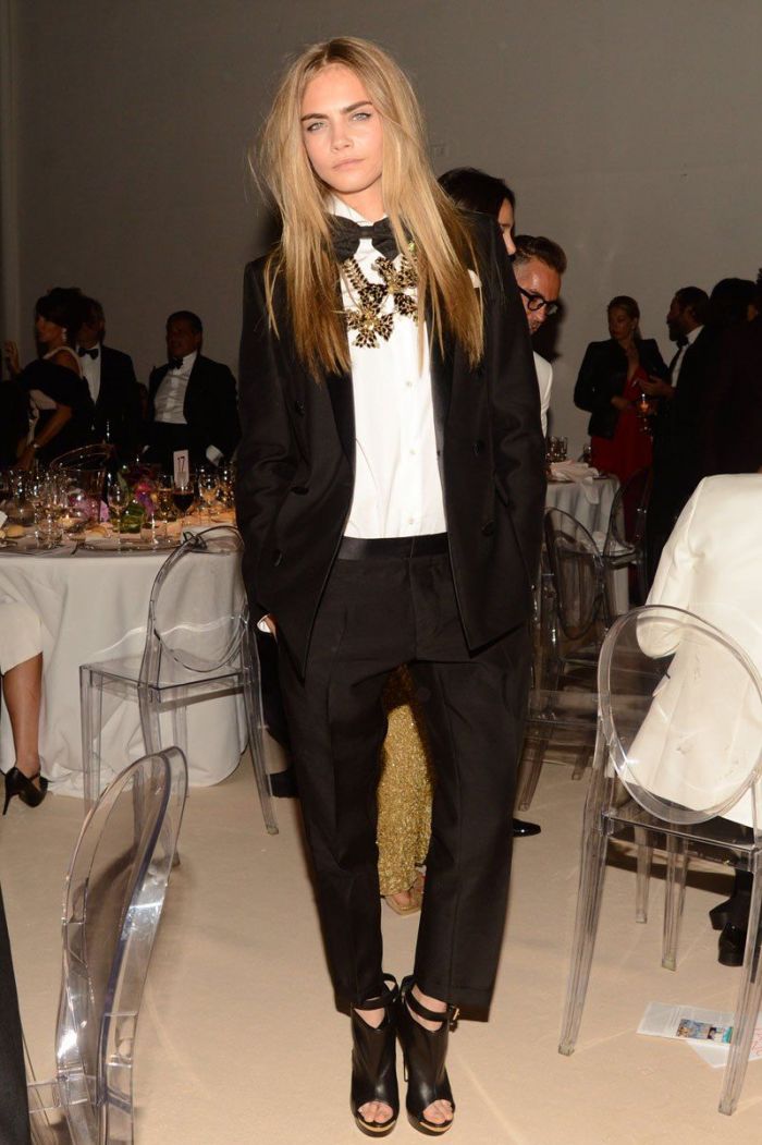 H Cara Delevigne έγινε 21! Κλεφτές ματιές στα καλύτερα outfits της