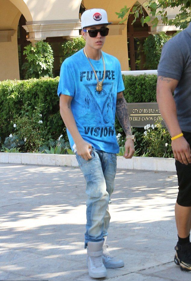 Δείτε το νέο κορίτσι του Justin Bieber: Eίναι νέα, sexy και… επαγγελματίας μοντέλο (photos)