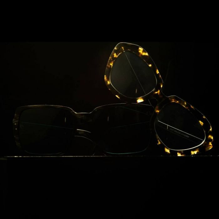 Deep Shallow Exposition: Ένα κορίτσι φτιάχνει χειροποίητα γυαλιά με ιστορία!