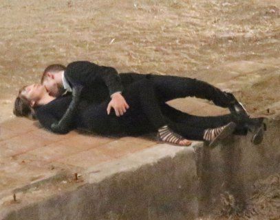 Τα καυτά φιλιά του Robert Pattinson με την παρτενέρ του