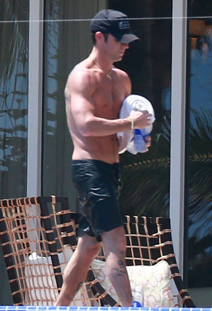 Δείτε πως είναι ο Justin Theroux με μαγιό!