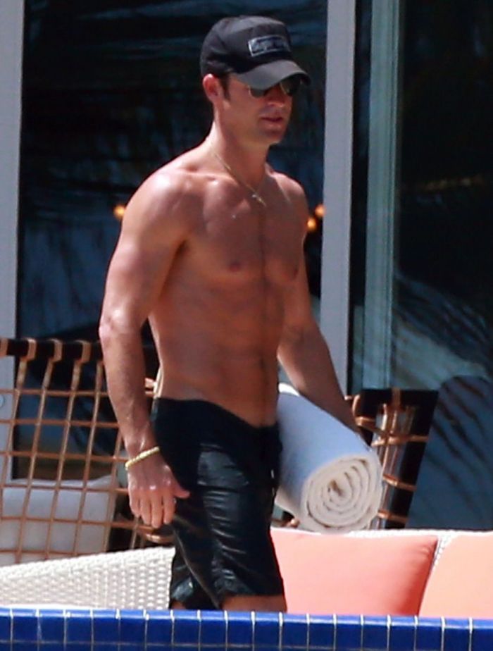 Δείτε πως είναι ο Justin Theroux με μαγιό!