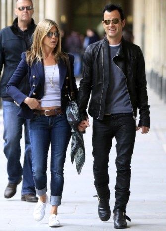 Ο Theroux είναι ένας πραγματικός ιππότης : Δείτε τι κάνει και σκλαβώνει την Aniston