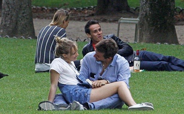 Ένα ρομαντικό ραντεβού στο Παρίσι για τον Bradley Cooper και το κορίτσι του