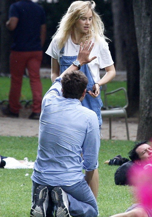 Ένα ρομαντικό ραντεβού στο Παρίσι για τον Bradley Cooper και το κορίτσι του