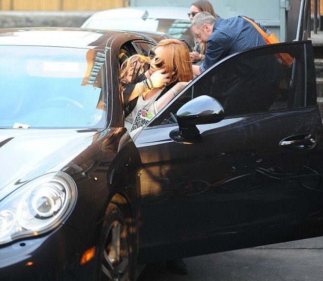 Ανέβηκε και πάλι στο τιμόνι της Porsche της η Lindsay Lohan