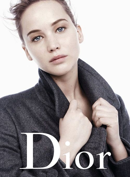 Η Jennifer Lawrence ποζάρει ξανά για τον Dior