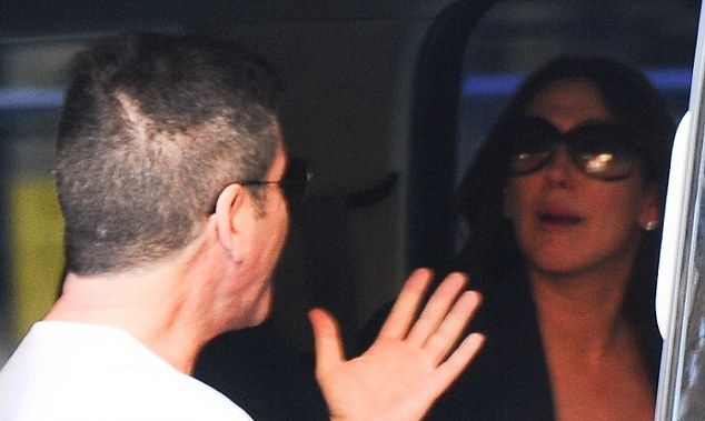 Να κι ο πρώτος τσακωμός για τον Simon Cowell ας είναι καλά οι ορμόνες της Silverman