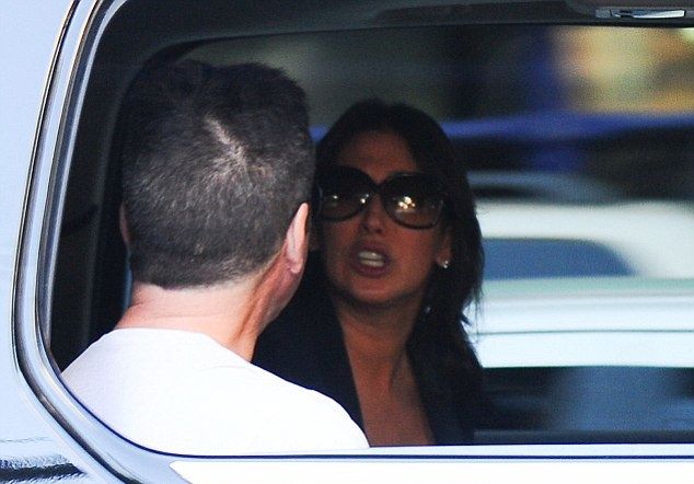 Να κι ο πρώτος τσακωμός για τον Simon Cowell ας είναι καλά οι ορμόνες της Silverman