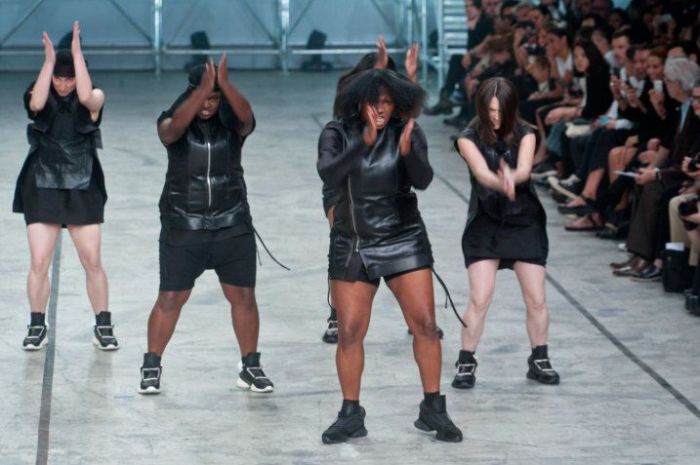 PFW: Ο Rick Owens βάζει απλές γυναίκες στη θέση μοντέλων!
