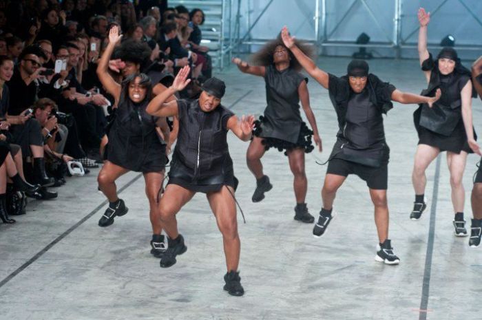 PFW: Ο Rick Owens βάζει απλές γυναίκες στη θέση μοντέλων!
