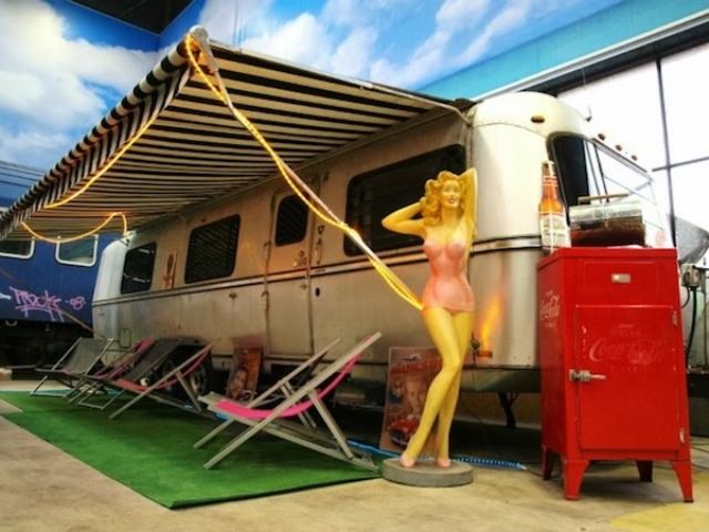 Θα κάνατε διακοπές σε ένα hostel που έχει τροχόσπιτα αντί για δωμάτια;