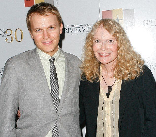 Σκάνδαλο στο Hollywood: H Mia Farrow έκρυβε απ όλους ότι o πατέρας του γιoύ της είναι ο Frank Sinatra