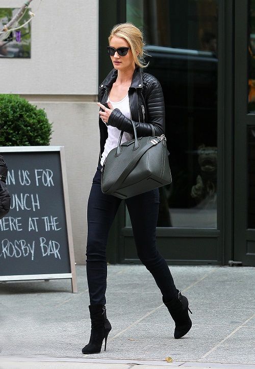 Rosie Huntington-Whiteley: κομψή με μοτοσυκλετιστικό αέρα στη Νέα Υόρκη