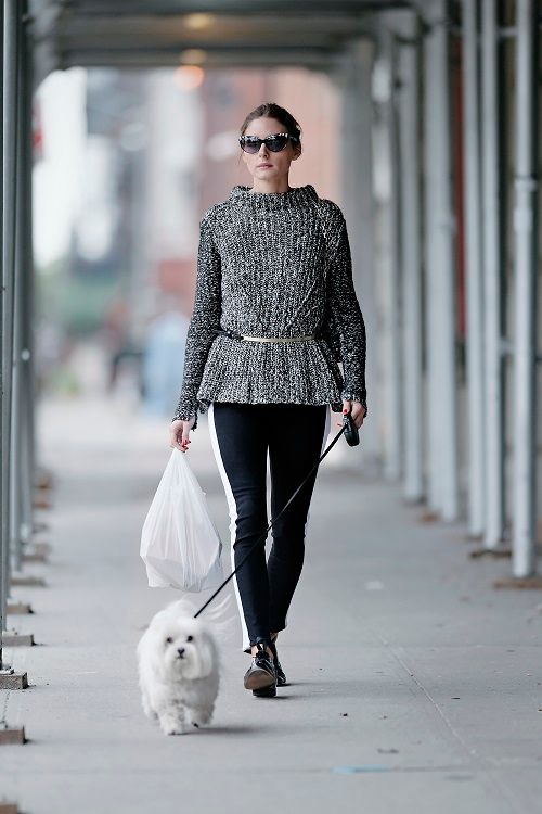 Olivia Palermo: κομψή με πουλόβερ και skinny παντελόνι στη Νέα Υόρκη