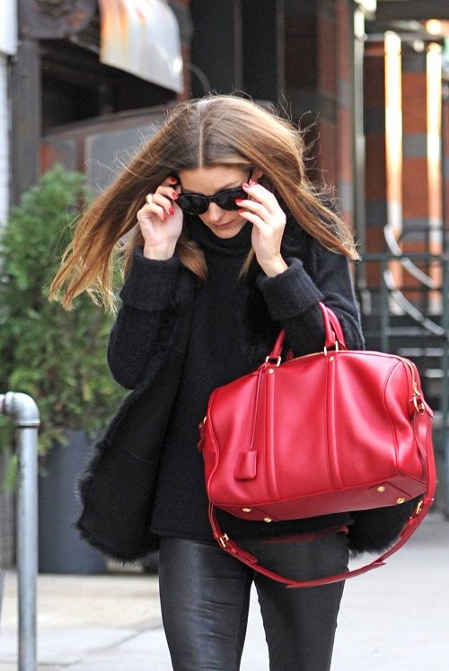 Olivia Palermo: σκοτεινό χειμωνιάτικο look με ένα twist χρώματος