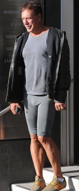 Ο Mickey Rourke για πρώτη φορά χωρίς την περούκα του!