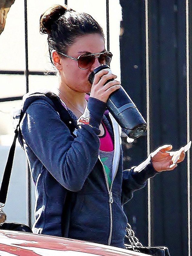 Και οι stars άνθρωποι είναι: Δείτε τη Mila Kunis άβαφτη, γεμάτη σπυράκια (φωτός)