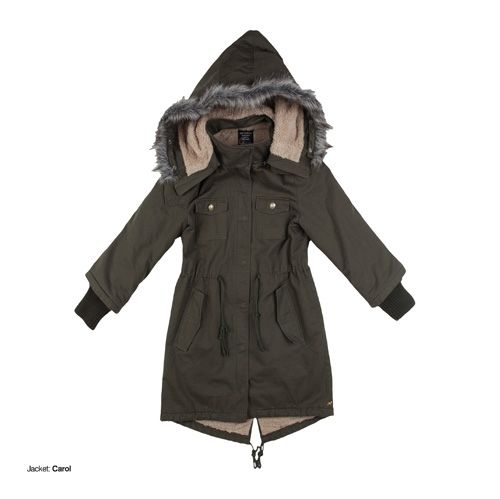 Η Staff μας κρατάει ζεστές, με τα ωραιότερα jackets της σεζόν