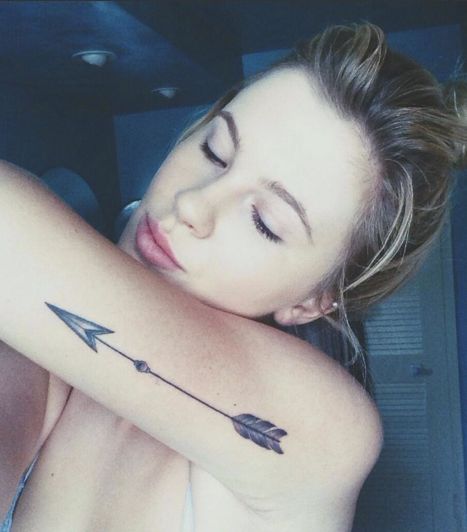 Ποια star μας δείχνει το νέο της tattoo και (ξανά) την… απίστευτη κορμάρα της;