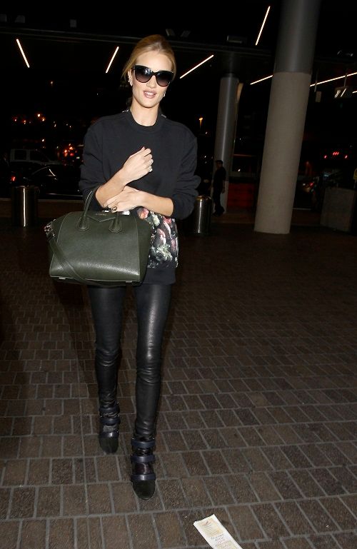 Rosie Huntington-Whiteley: εκθαμβωτική με Givenchy στο αεροδρόμιο