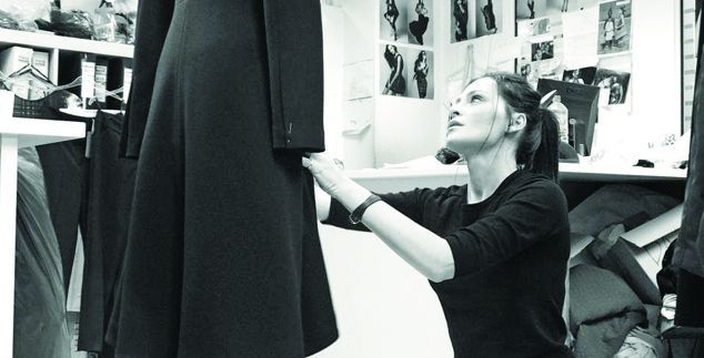 H Υβόννη Μπόσνιακ τώρα και σχεδιάστρια: Τι περιμένουμε να δούμε από τη συλλογή της;