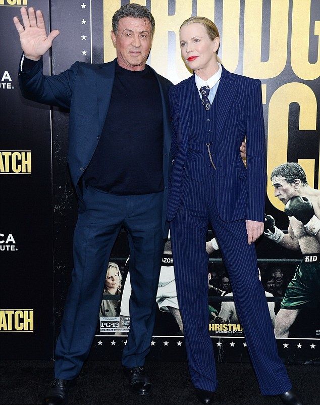 Δείτε την Kim Basinger στα 60 της και με ανδρόγυνο look
