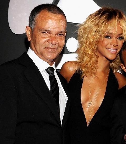 Εσείς έχετε δει τον πατέρα της Rihanna;