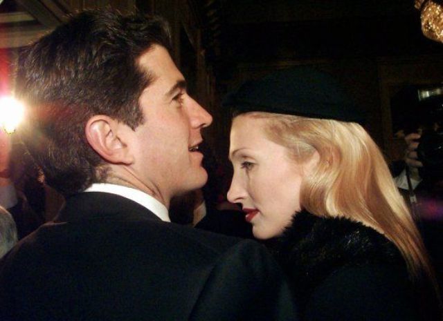 Carolyn Bessette-John F. Kennedy Jr:Ο παραμυθένιος,κρυφός γάμος του αδικοχαμένου ζευγαριού