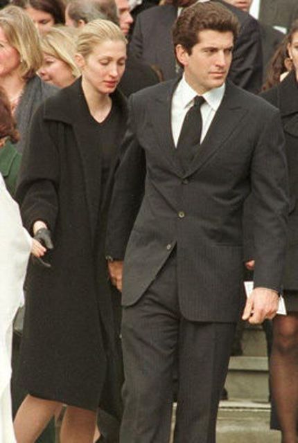 Carolyn Bessette-John F. Kennedy Jr:Ο παραμυθένιος,κρυφός γάμος του αδικοχαμένου ζευγαριού