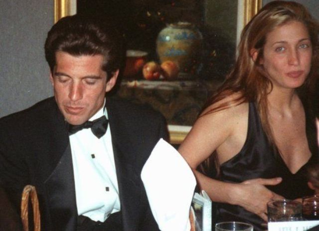 Carolyn Bessette-John F. Kennedy Jr:Ο παραμυθένιος,κρυφός γάμος του αδικοχαμένου ζευγαριού