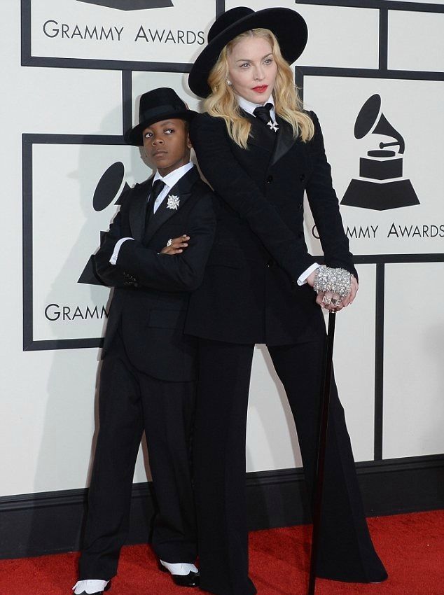Δείτε τη Madonna…γερασμένη και με το ίδιο outfit με τον γιό της