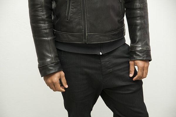 Matthew: Ένα πολύ κομψό, casual total black