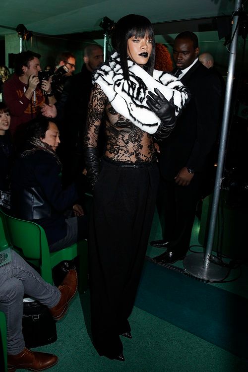 Rihanna: η hot celeb του παρισινού fashion week