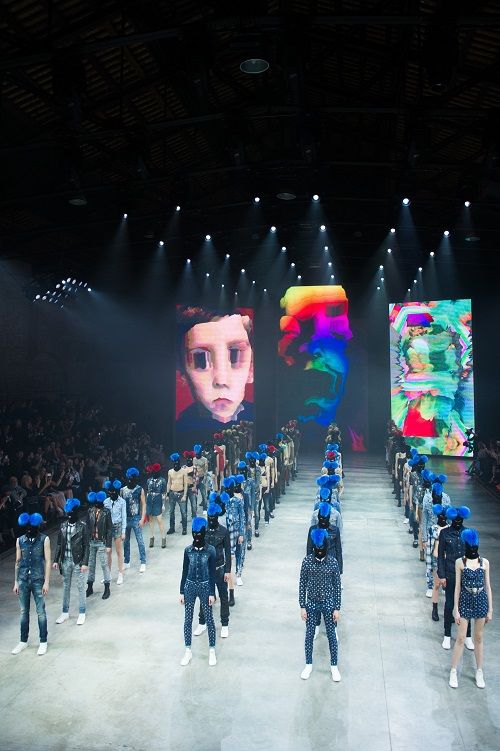Diesel: ένα από τα μεγαλύτερα fashion show στήθηκε στη Βενετία