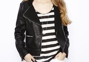 Δούκισσα Νομικού: Αντιγράψτε το casual chic outfit της με 5 stylish, οικονομικά κομμάτια!