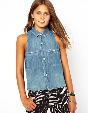 Δούκισσα Νομικού: Αντιγράψτε το casual chic outfit της με 5 stylish, οικονομικά κομμάτια!