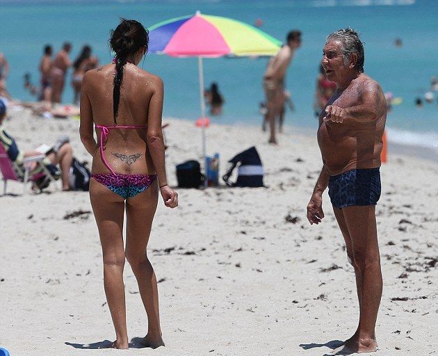 Προετοιμαστείτε να πάθετε μεγάλο σοκ: Ο Roberto Cavalli με μαγιό!