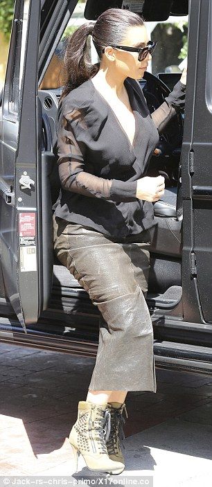 Η χειρότερη φούστα που έχει φορέσει ποτέ η Kim Kardashian