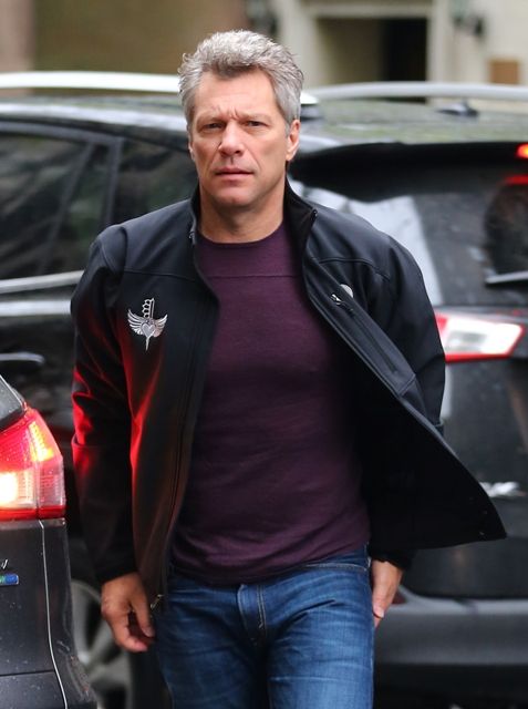 Τι απέγινε ο άλλοτε sexy Jon Bon Jovi; Δείτε τον σήμερα με γκρίζα μαλλιά!