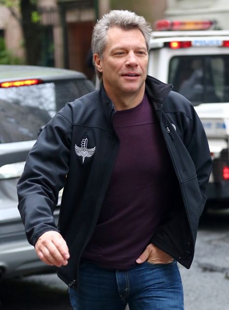 Τι απέγινε ο άλλοτε sexy Jon Bon Jovi; Δείτε τον σήμερα με γκρίζα μαλλιά!
