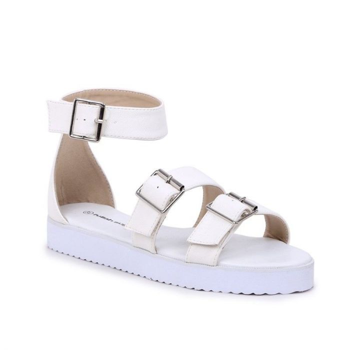 Stylish summer: 10 άνετα και οικονομικά σανδάλια για να «βγάλετε» τη σεζόν!