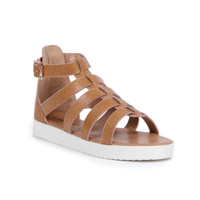 Stylish summer: 10 άνετα και οικονομικά σανδάλια για να «βγάλετε» τη σεζόν!