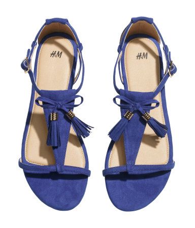 Stylish summer: 10 άνετα και οικονομικά σανδάλια για να «βγάλετε» τη σεζόν!
