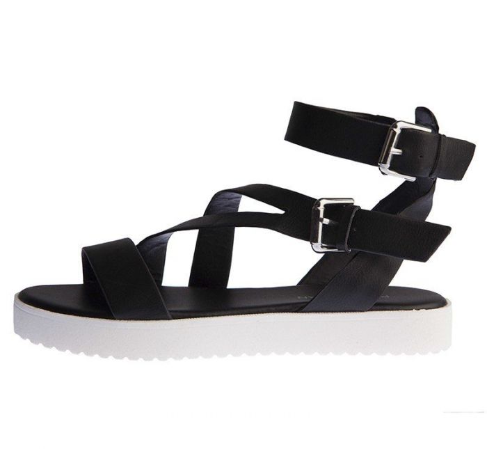 Stylish summer: 10 άνετα και οικονομικά σανδάλια για να «βγάλετε» τη σεζόν!
